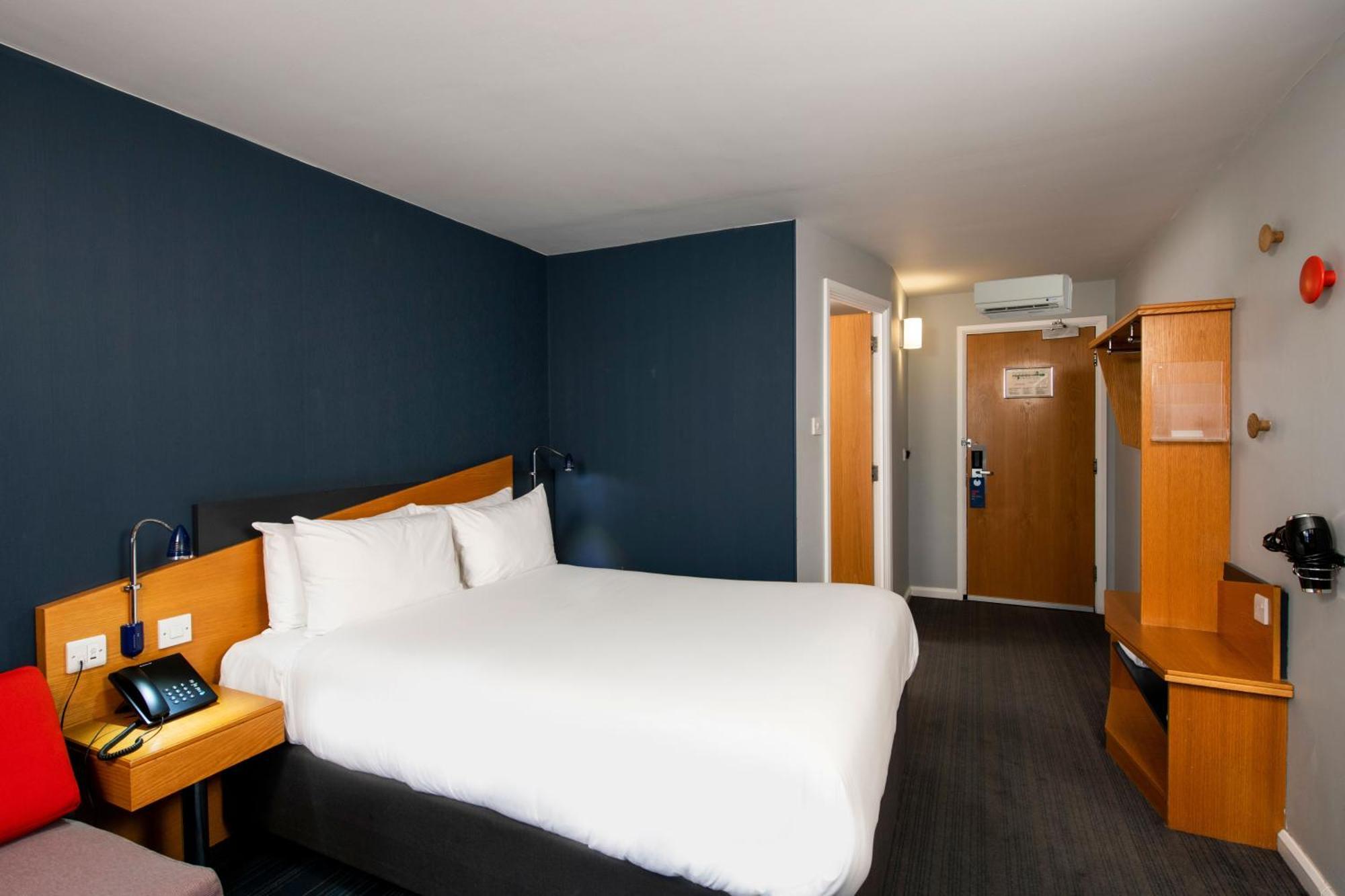 Holiday Inn Express Taunton East By Ihg Exterior foto